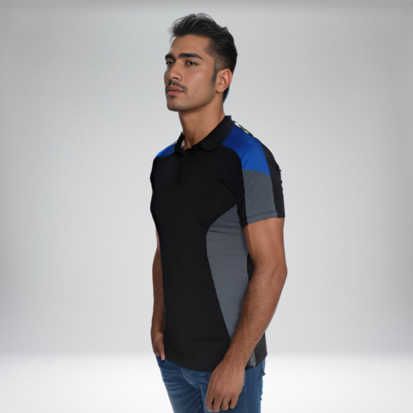 Camiseta Polo Hombre – Combinación Negro, Azul Rey y Gris - Image 3