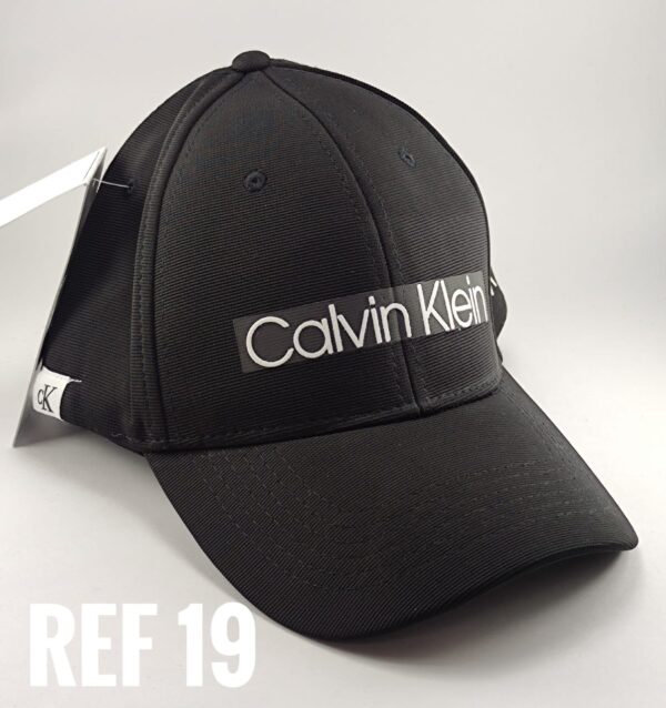 Gorra Clasica - CK Linea Tornasol - Negro Flex - Ajuste Hebilla