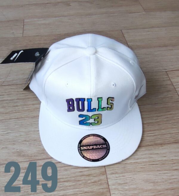 Gorra Clasica - Ni Bulls 23 -  Plana Blanco - Ajuste Plastico