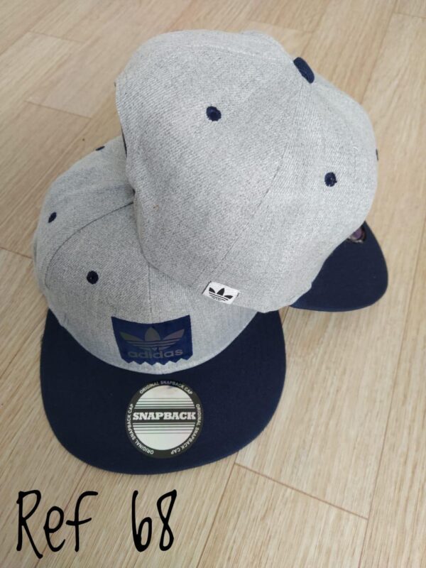 Gorra Clasica - Adi Zig Zag - Plana Gris Visera Azul Oscuro - Ajuste Plástico
